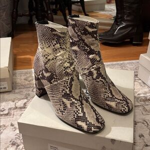 L'INTERVALLE Snakeskin Pattern Ankle Boots